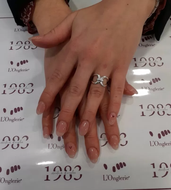Ongles en résine, Bordeaux, L'Onglerie Bordeaux Chartrons