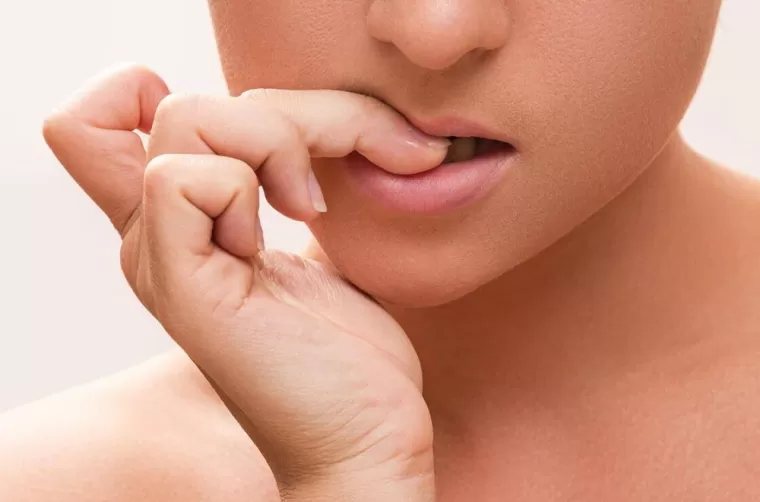 Comment arrêter de se ronger les ongles à l'Onglerie Bordeaux Chartrons ?, Bordeaux, L'Onglerie Bordeaux Chartrons