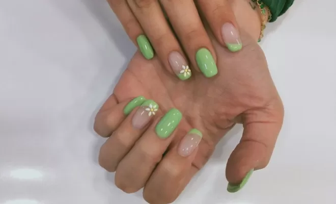 Remplissage d'ongles en gel, Bordeaux, L'Onglerie Bordeaux Chartrons